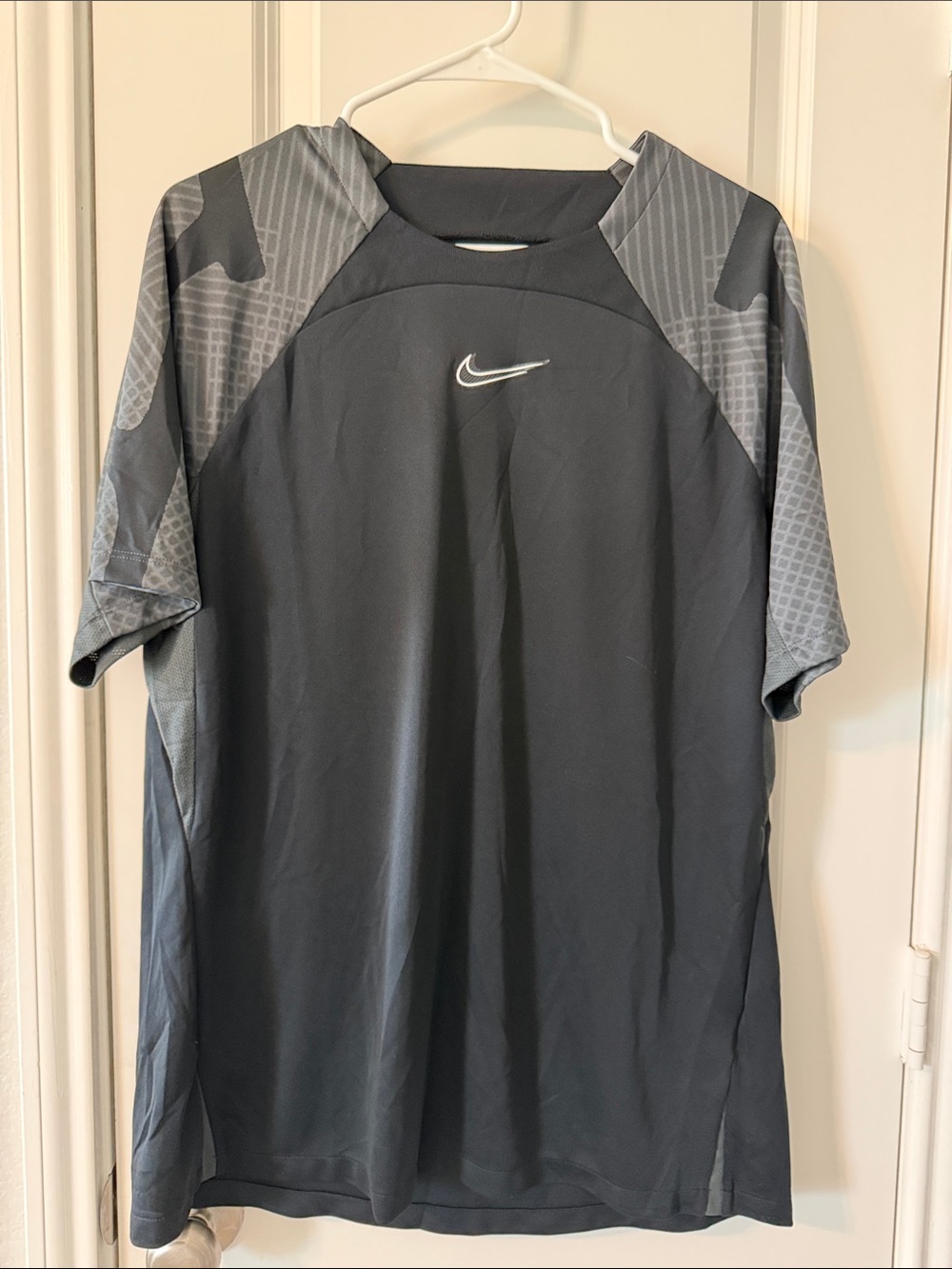 Nike Men’s Black and Gray Short-Sleeve Training Top